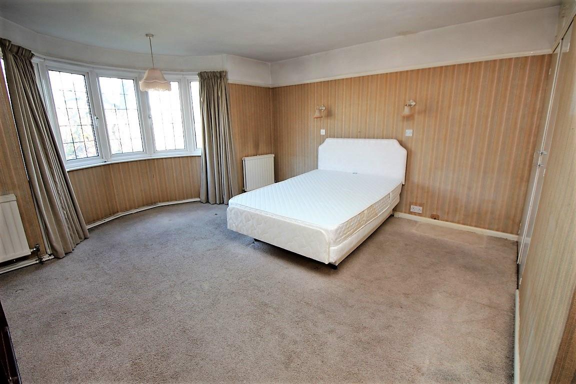 Oak Tree Road, Tilehurst, Reading